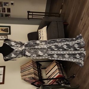 NWT Lulu's size small maxi dress white & grey Aztec print